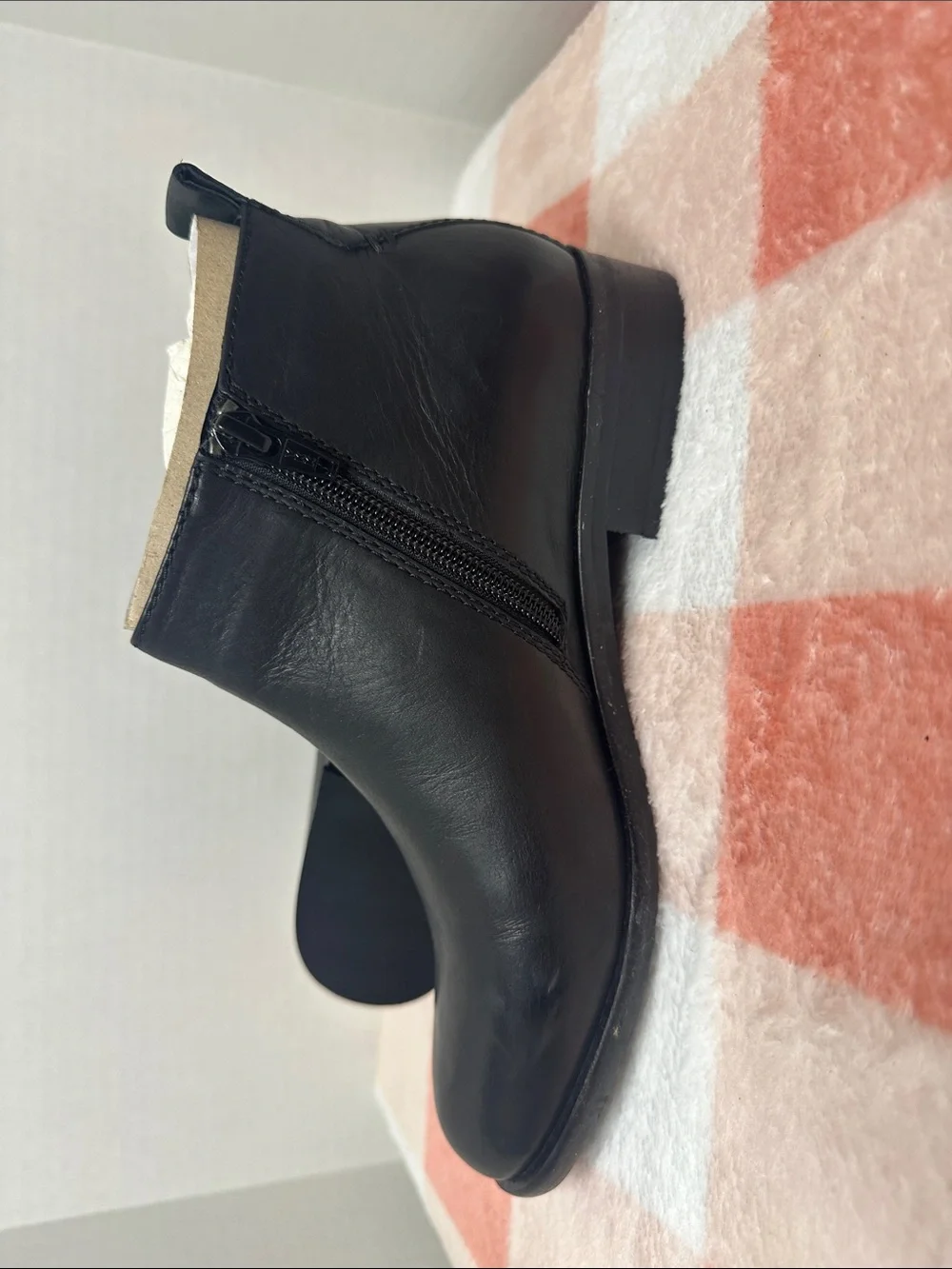 Josef SEIBEL “Chelsea”Black Leather Ankle Boots  Zip Closure size 37 or size 7